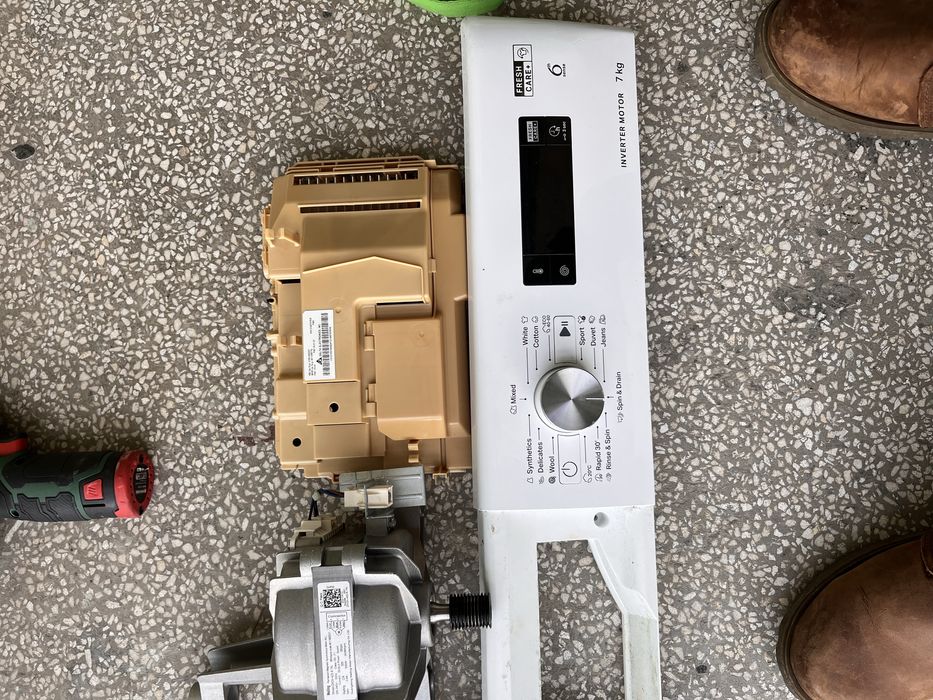 Пералня  Whirlpool FFS 7238 W E на части