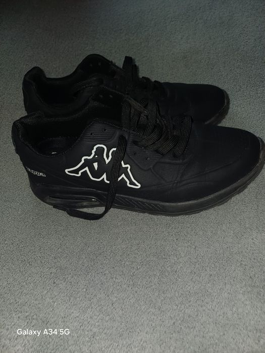 Vând încălțăminte sport Kappa