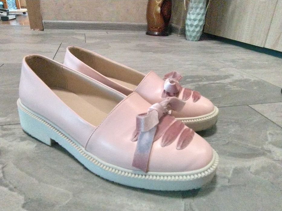 Розови обувки с панделка