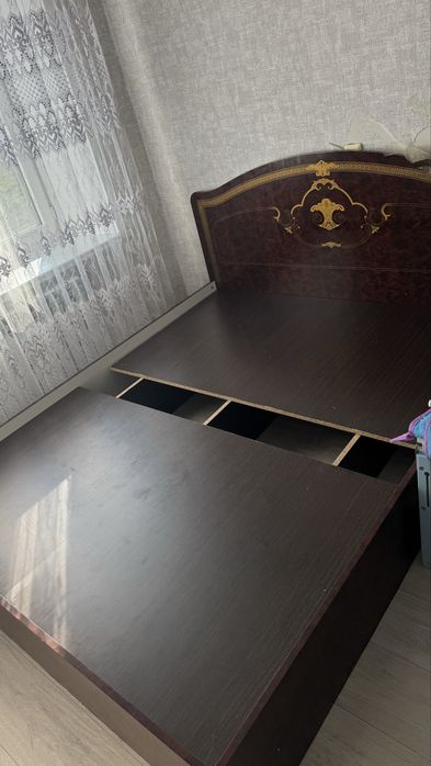 Продам спальный гарнитур