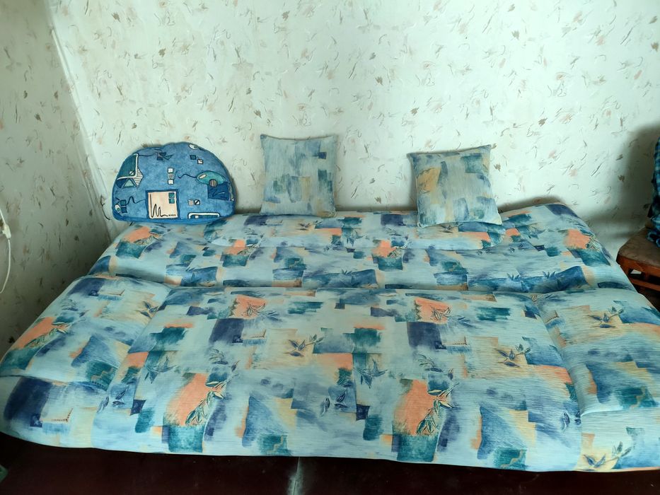 Продается диван плюс в подарок овощерезка