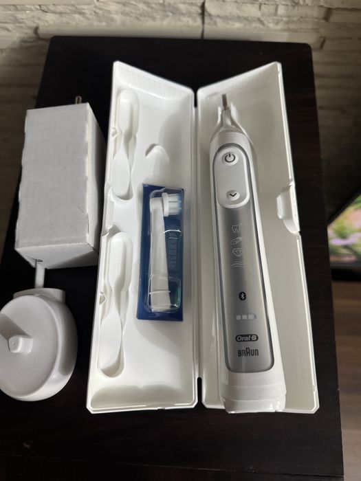 Periuta electrica Oral-B 8500 Silver Bluetooth