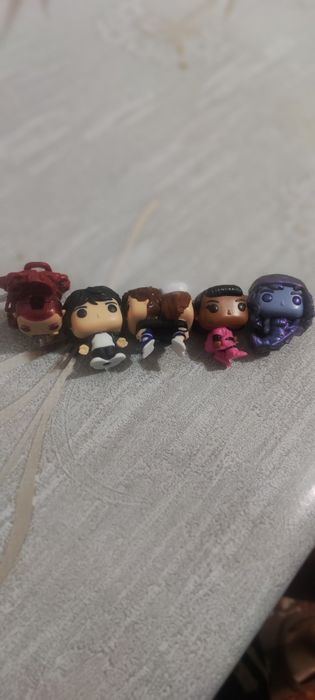 Фигурки очень странные дела