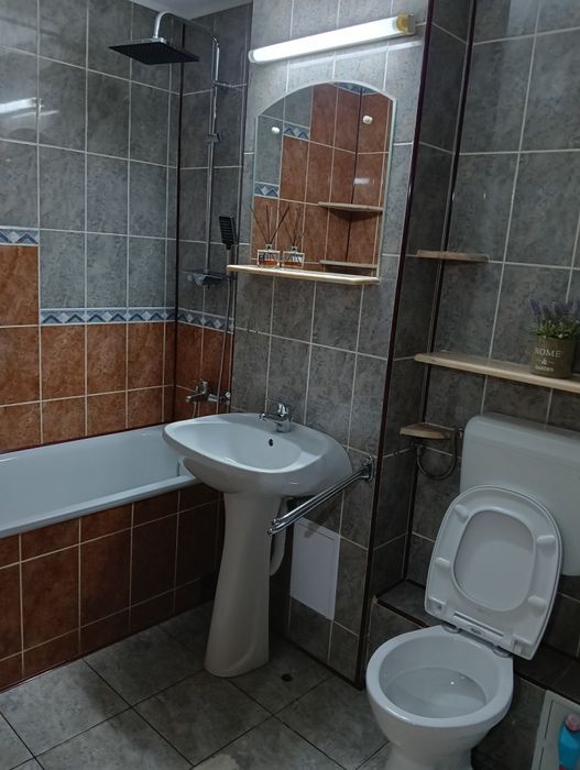 Inchiriez apartament 3 camere