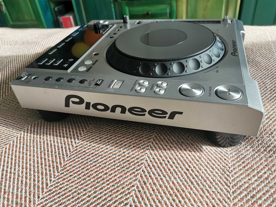 Комплект DJ плеъри Pioneer CDJ 850 с оригиналните кутии