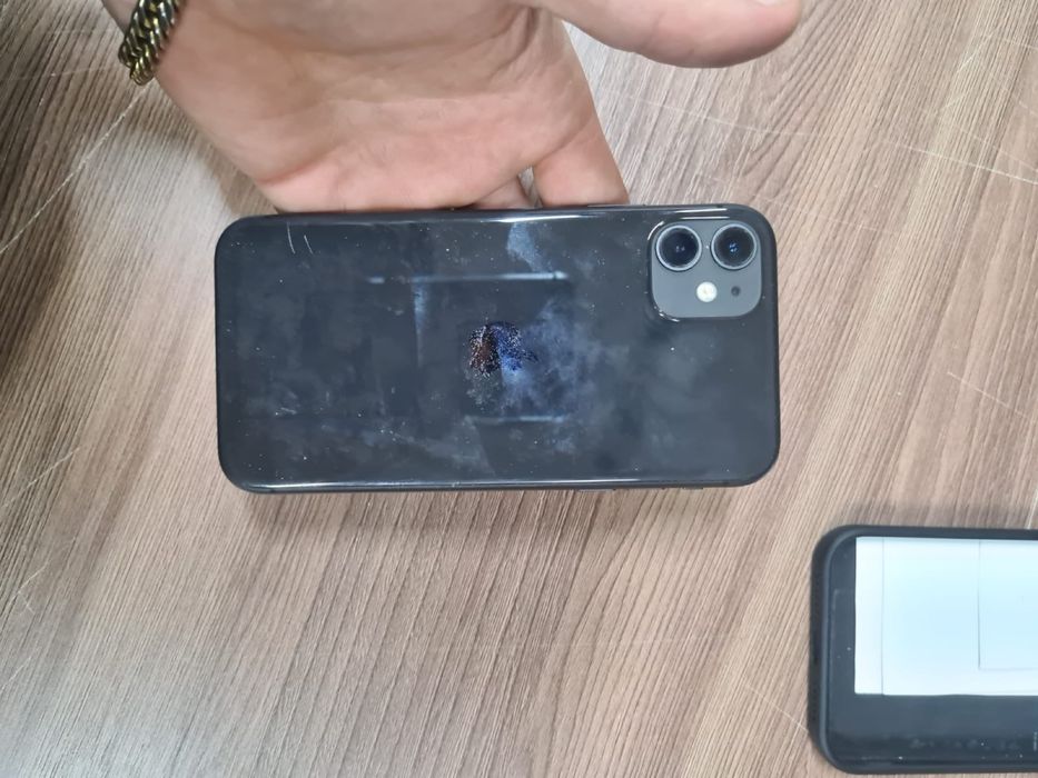 Продам 11 айфон 128гб