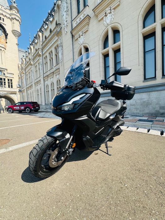 Honda ADV350 2025 | 8.900 km | Garanție | Topcase Givi