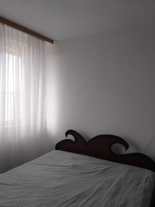 Propietar închiriez apatament 2 cam .mobilat.  Zona Barierã.
