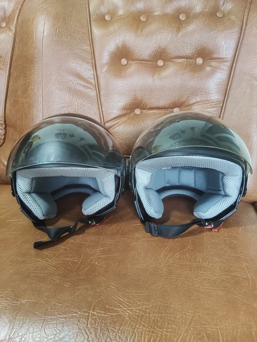 Vând căști moto scuter