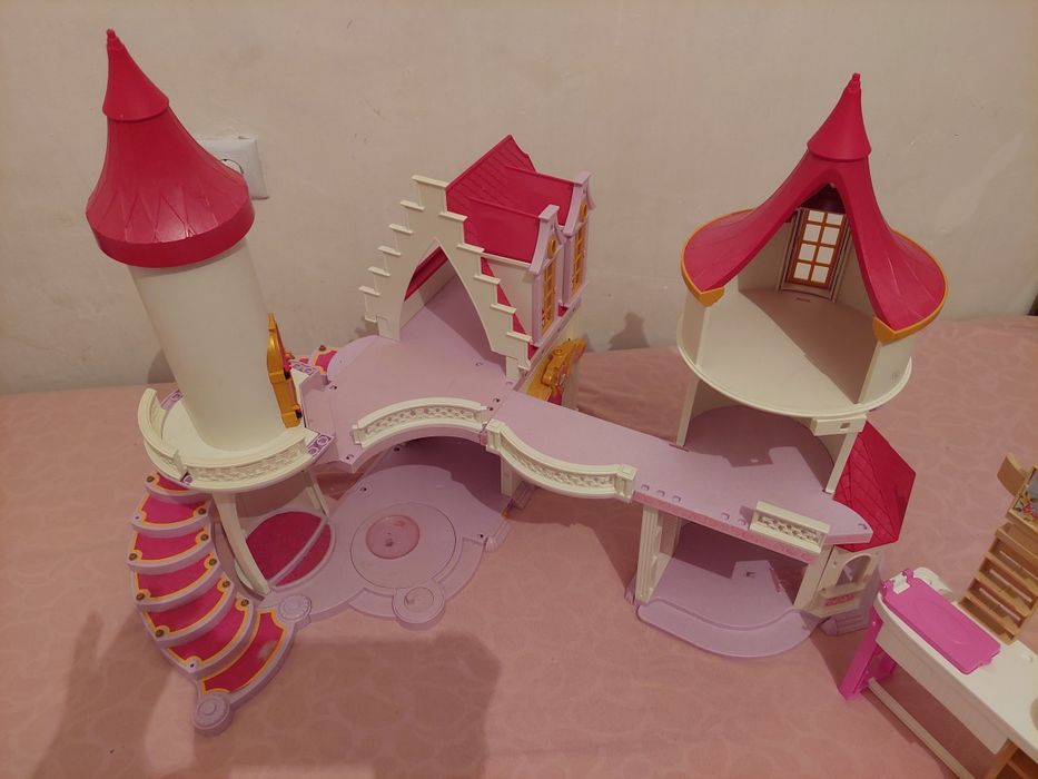 Замък за кукли ,сглобяем
