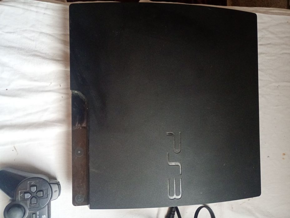 Vând PS3  5 jocuri 2 manete