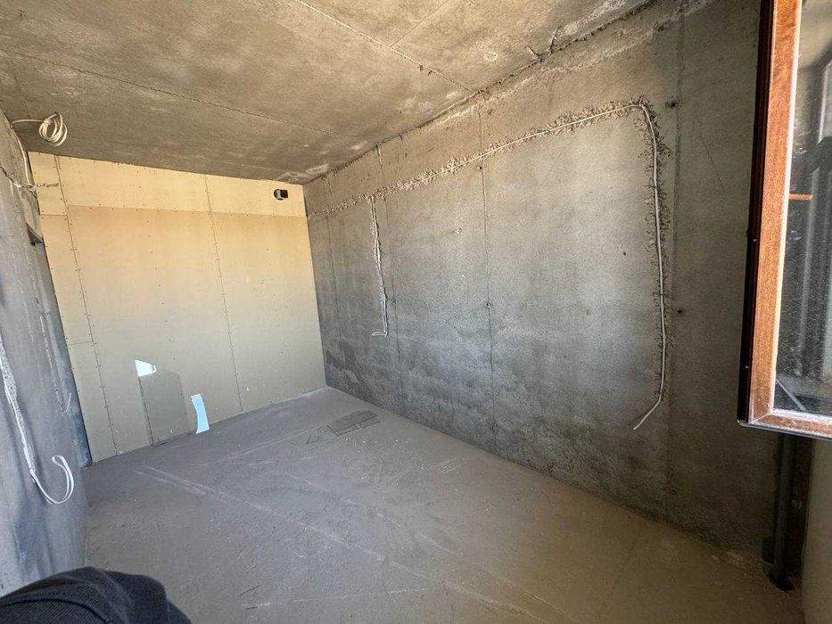 Navoiy shahri Tarobiy ko'cha tarafda 1 xona novostroyka (kadastr bor)