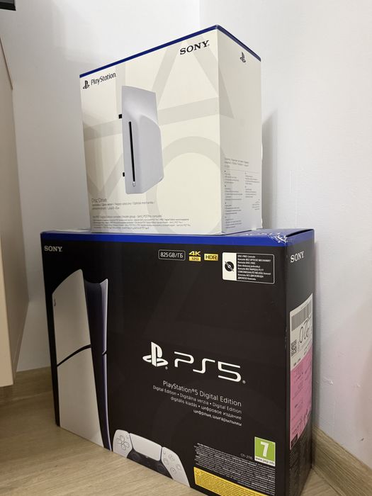 PS5 Digital Edition 825GB + Disc Drive – Ca nou, folosit de maximum 10 ori!