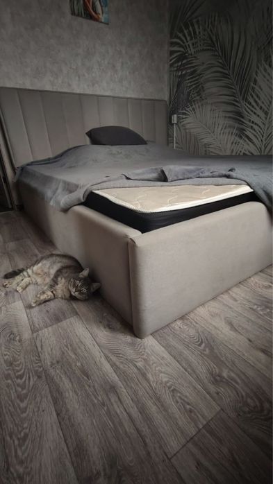 Продам кровать с матрасом