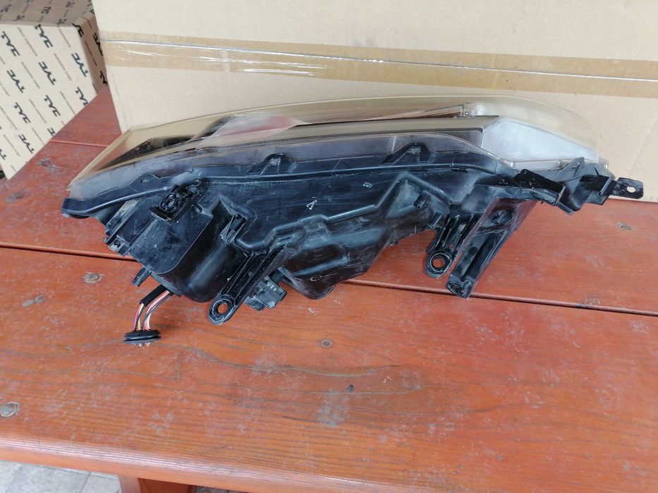 Ляв фар за Nissan X-trail T32