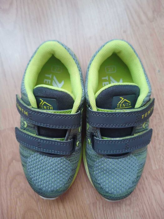 Чисто нови маратонки TENTH