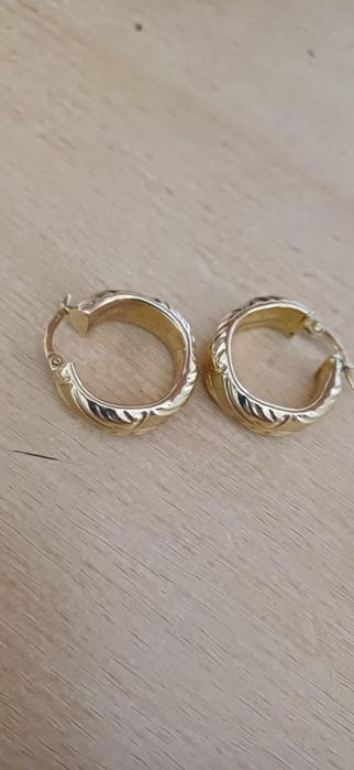 Vând cerceii aur 18k schimb cu iphone