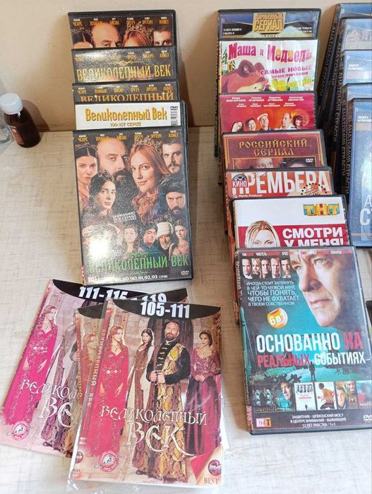 CD диски и видеокассеты . См фото