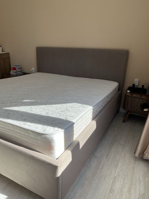 Продается кровать с матрасом