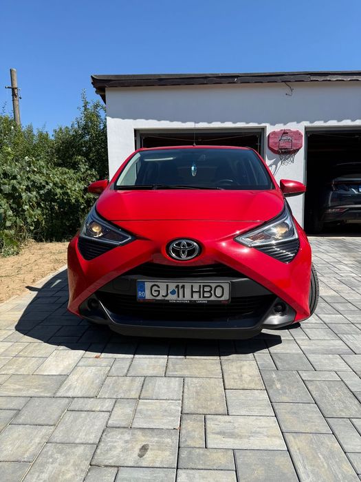 Toyota Aygo Cumparata din reprezentanta Toyota, revizii la zi,2 randuri anvelope