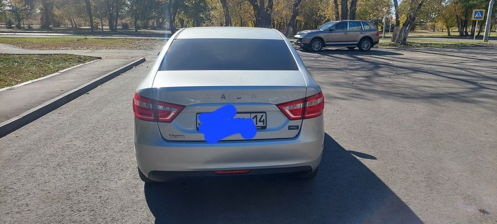 Лада Веста 2021 года.