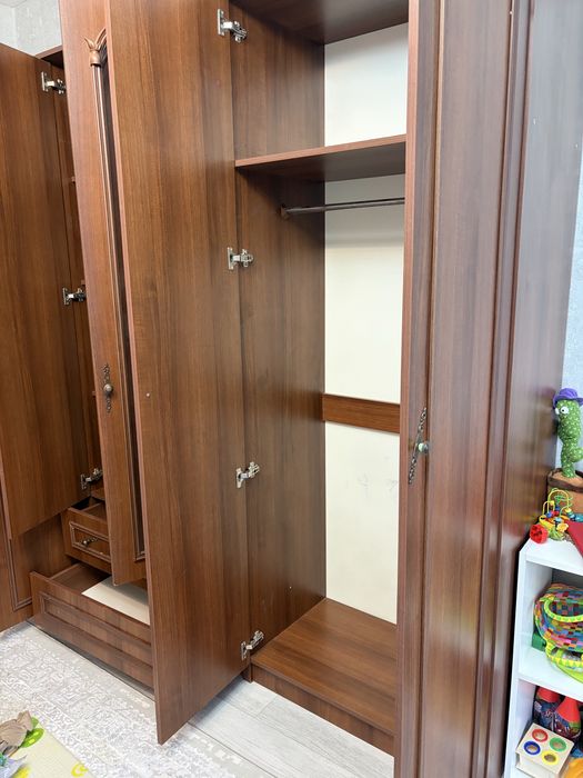 шкаф срочно продам 30000