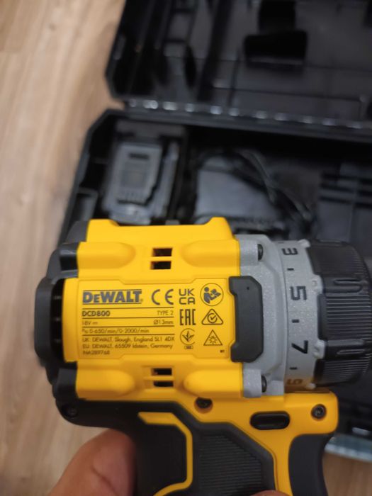 Винтоверт Dewalt DCD800