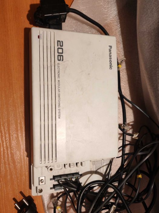 телефонна централа Panasonic KX-T206
