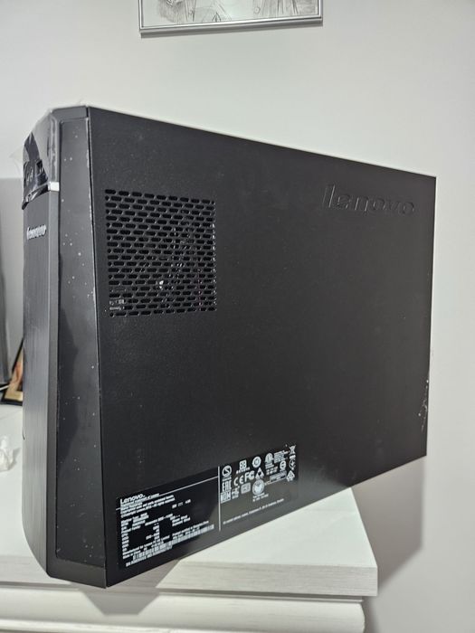 Vând PC Lenovo nou.