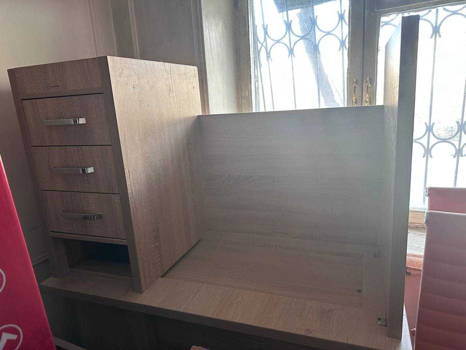 Продам 3 стола офисных