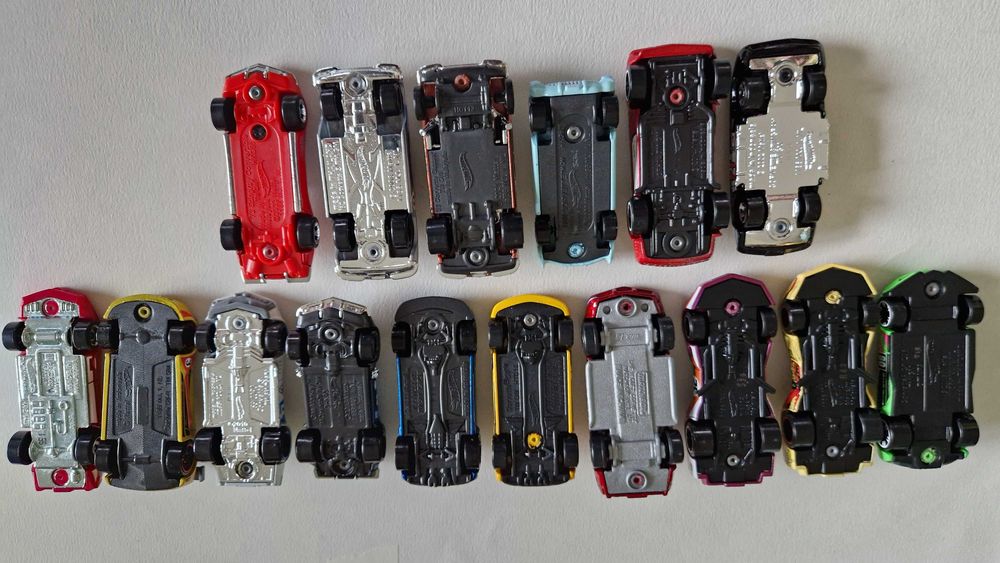 лот от 17 колички hot wheels, matchbox, 1:64