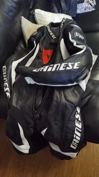 Цял костюм Dainese