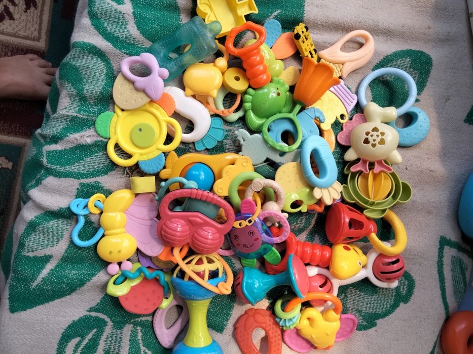 Продам пакет погремушек