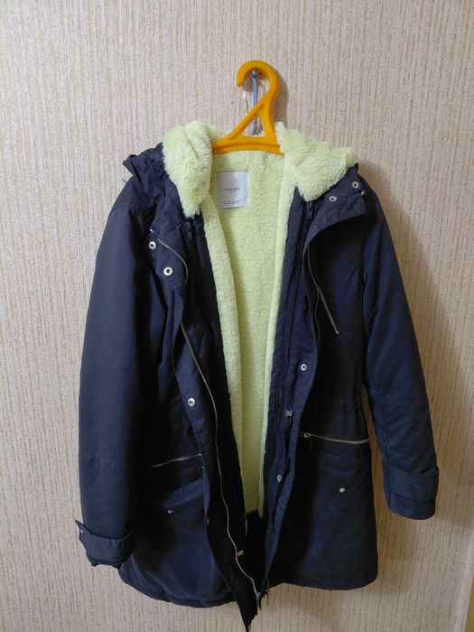 Продам  зимние  курточки 2500