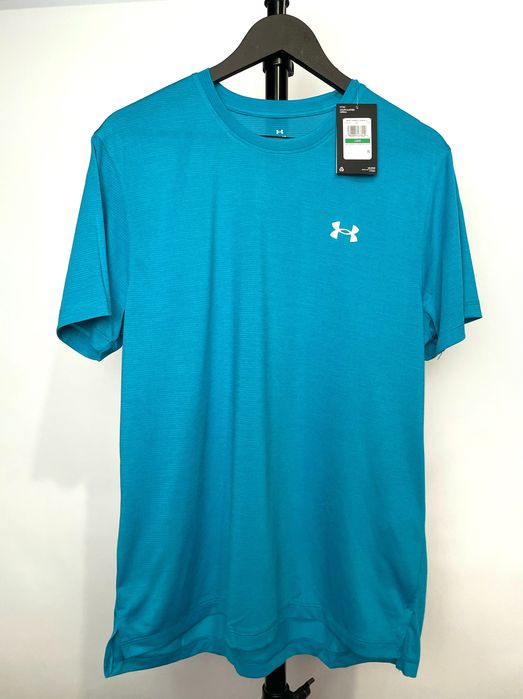 Tricouri Under Armour noi cu etichetă
