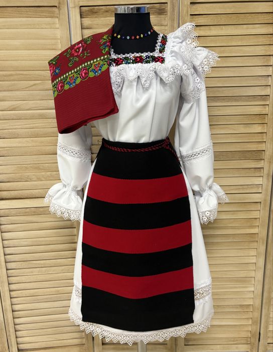 Costum populat de maramures  pentru femei cu zadii/catrinte/fote