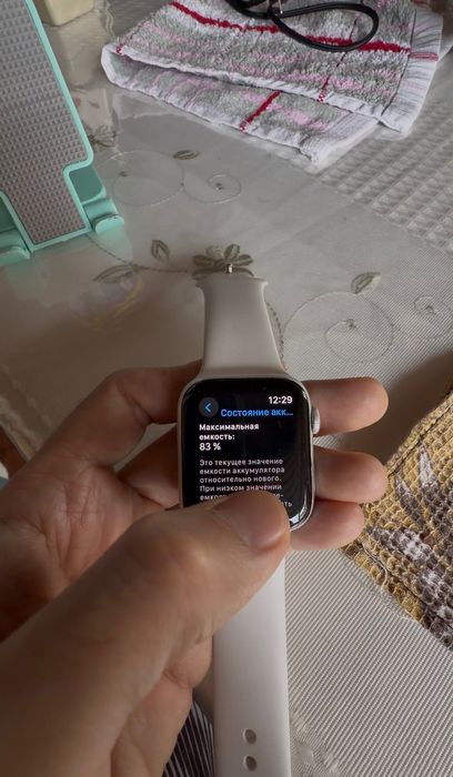 Продам apple watch 5 серии 44 мм, зарядки нет, коробки нет