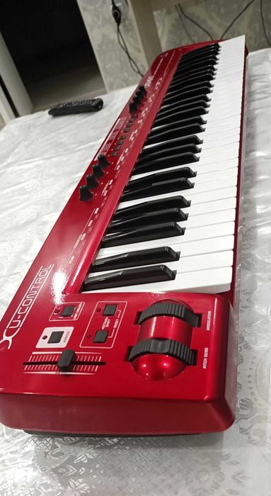 Миди клавиатура BEHRINGER UMX610