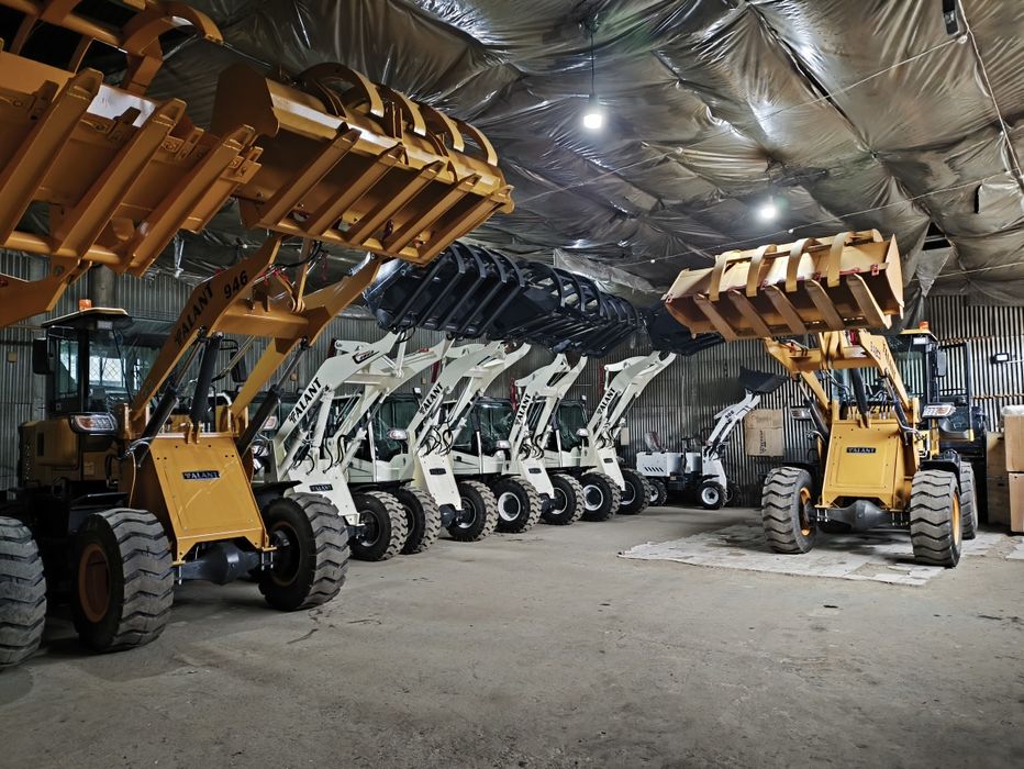 В продаже фронтальные погрузчики