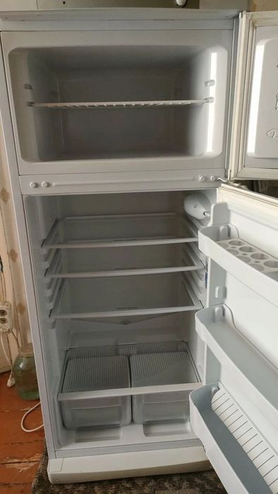 Продаю Холодильник INDESIT
