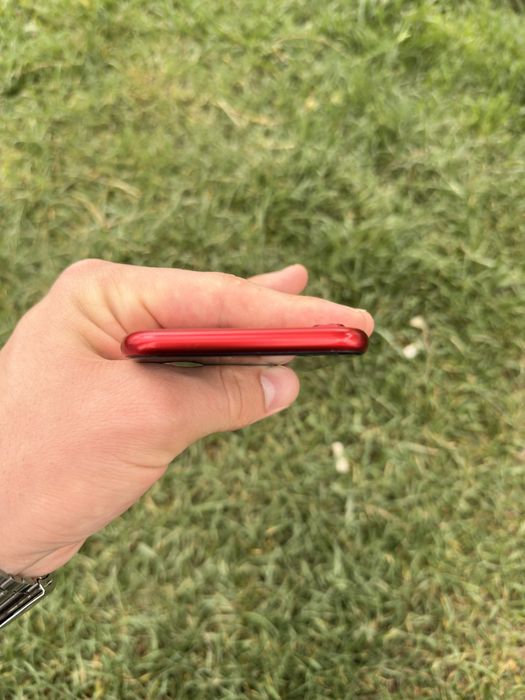 Iphone XR (64GB) ideal holatda aybi yoq umuman 81% yomks