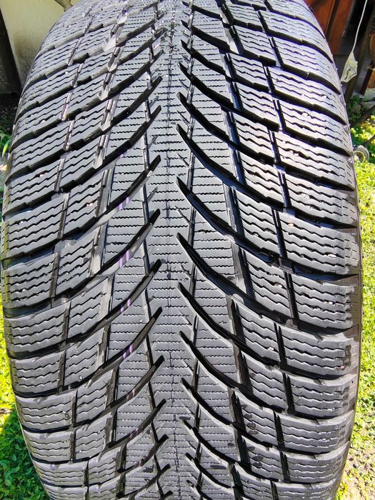 Гуми  235/45/18 4бр. Nokian