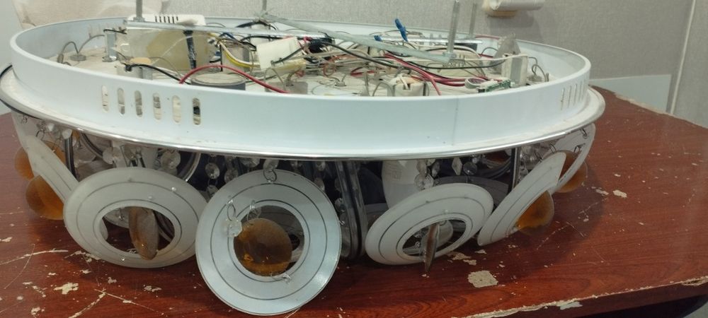 Продам музыкальную люстру