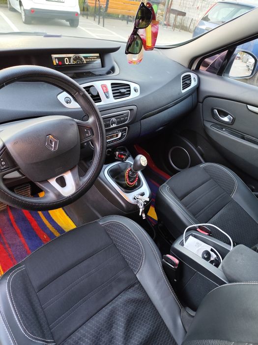 Vând sau schimb Renault gran scenic 3