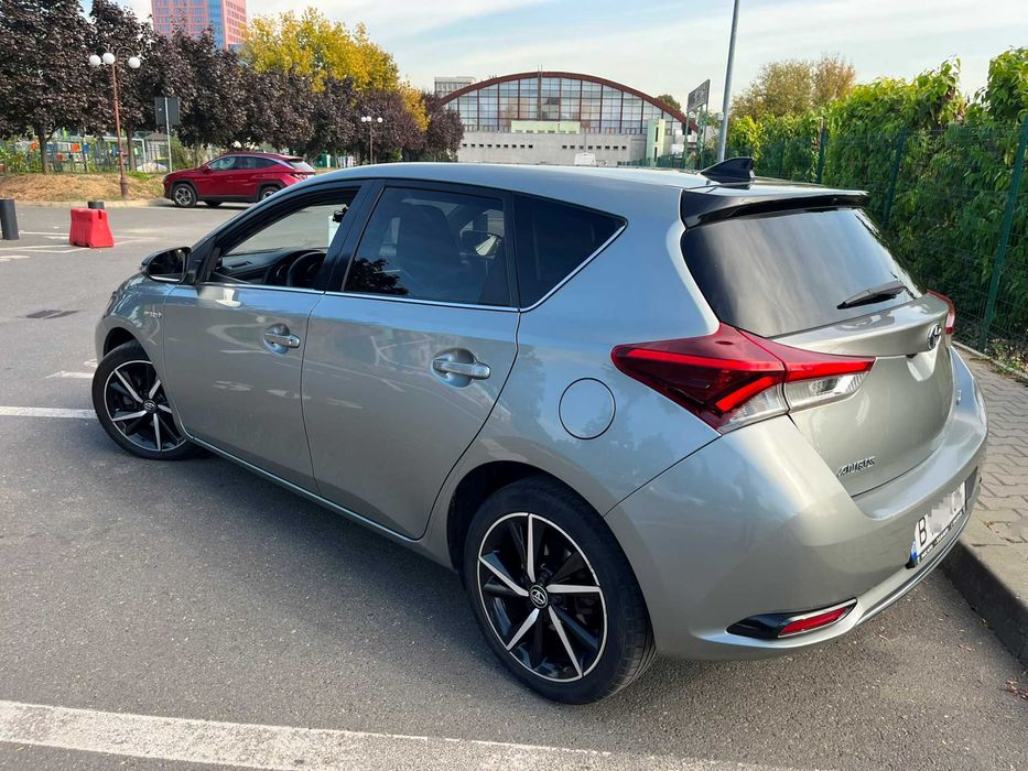 Toyota Auris Touring Sports 1.8 Hybrid Automată, 2018 (prima înmatriculare 02.2019) – 149.457 km | Garanție baterie hibridă | 2 seturi de roți