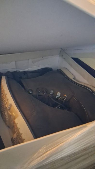 Vând încălțăminte nouă