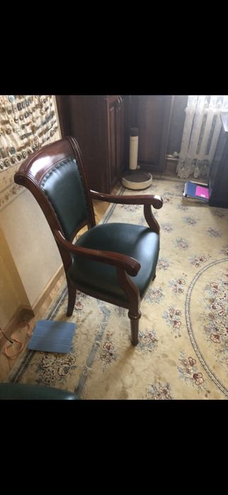 Итальянское кресло из массива дерева (классика)