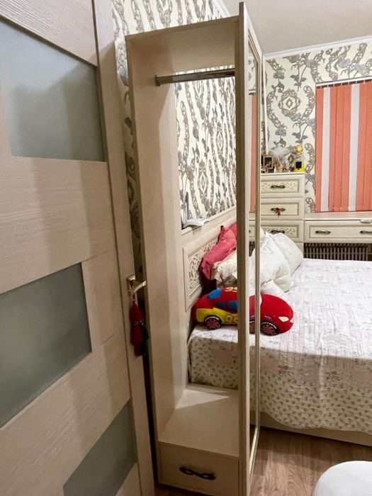 Шкаф сквозной для вешалок