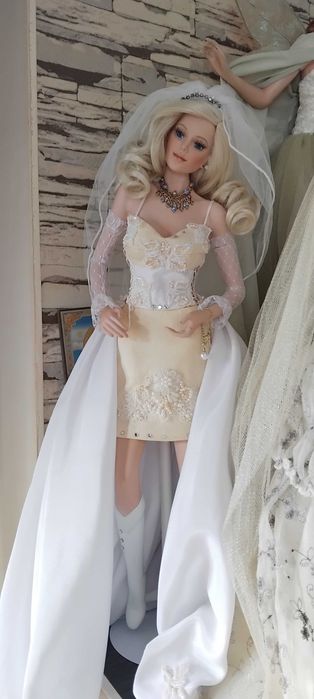 Порцеланова кукла на Sindy M.McClure