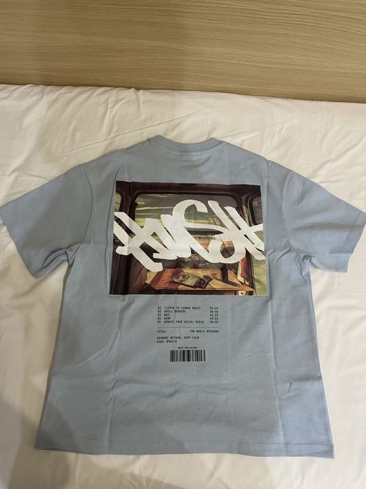 Tricou Bershka Albastru Deschis – Print Spate, Mărimea XS Relaxed Fit